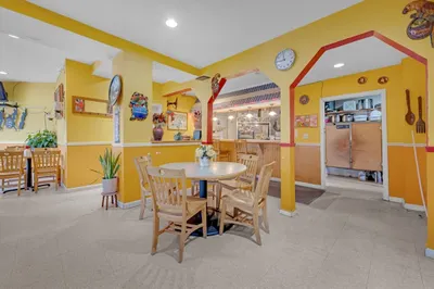 1195 Main St 1
