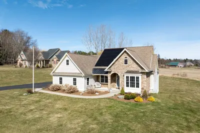 7 Pondview Ln 1