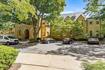 60 Glen Rd #T2