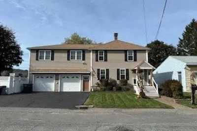93 Benjamin St 1