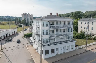 60 Rathbun St 1