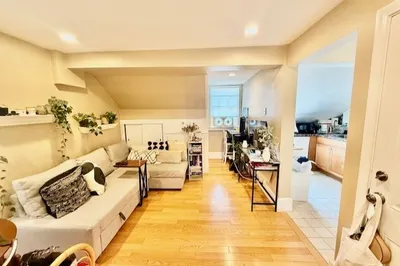 2 Derne St #5 1