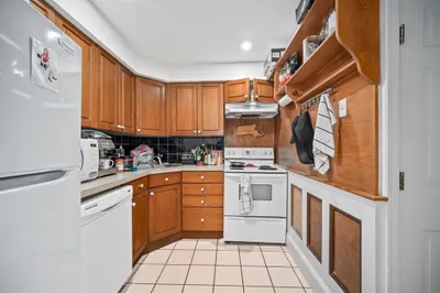 163 W 2nd St #3