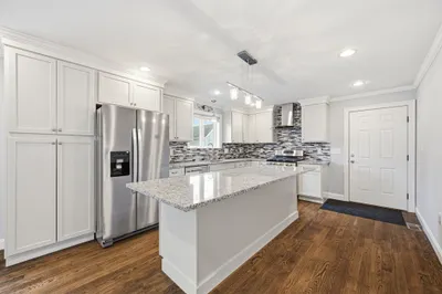 305 Lynn St 1