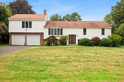 48 Saddle Dr