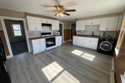 47 Edgewater Ave #2