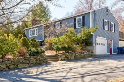 454 Pleasant St