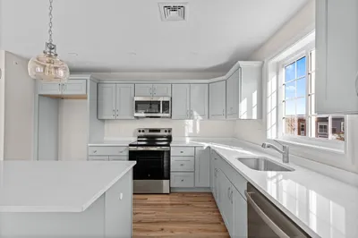 393-5 Court St #5 1