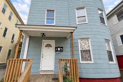 31 Suffield St 1