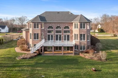 64 Kensington Ct 1