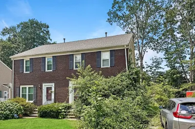 9 Riverbank Cir #9 1
