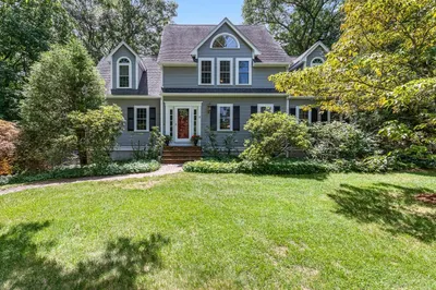 85 Comstock Dr 1