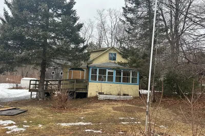 890 Amesbury Rd 1