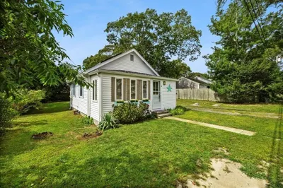 17 Buzzards Bay Ave