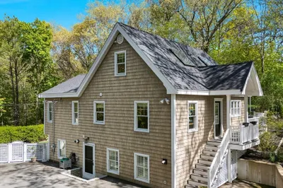 25 Brooks Rd