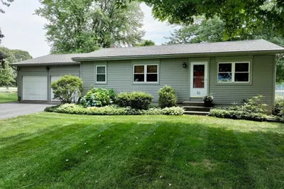 52 Riverview Dr 1