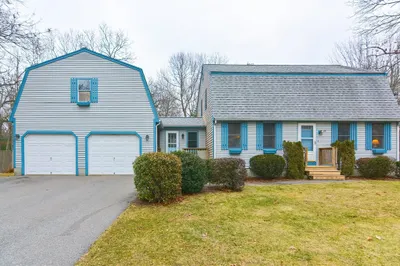 49 Meaghan Cir 1