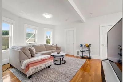 4 Houghton St #3