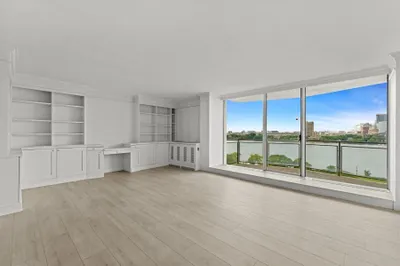 330 Beacon St #114 1