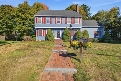 160 Saunders Rd 1