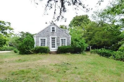 28 Standish Way