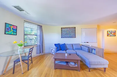 102 Gainsborough St #402E 1