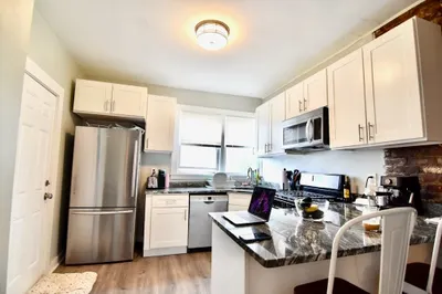 2 Bay Street #2