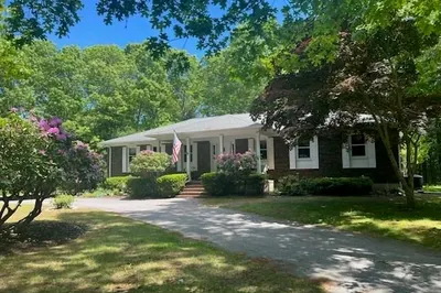 19 Roosevelt Rd 1