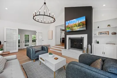 17 Ledgemont Lane