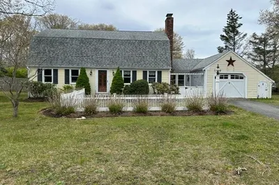 3 Thoreau Dr