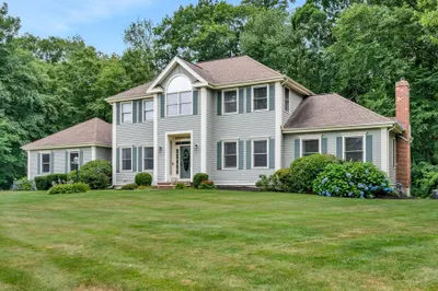 3 Suffolk Cir 1