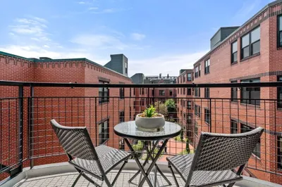 9 Harcourt St #402A