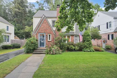 64 Nevins Ave