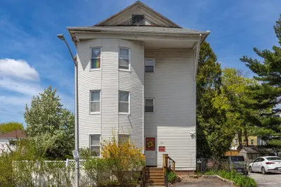 60 Esther St 1