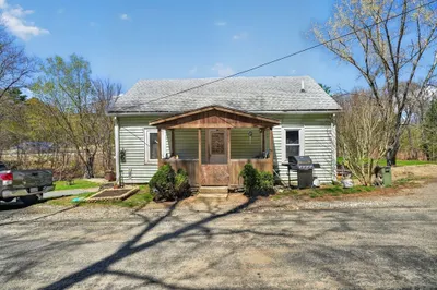 3 Hog Hollow Rd