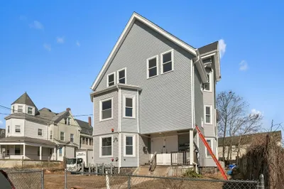 9 Waverly St #2