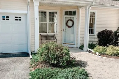 4 Emerald Court #4 1