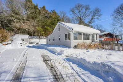 11 Buzzards Bay Dr