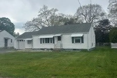 44 Maebeth St