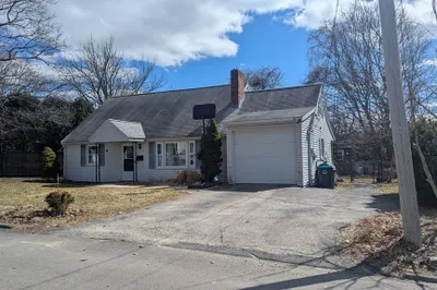 17 Janet Cir