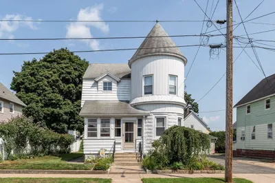 22 Bristol St