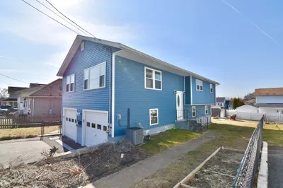 155 Lakeview Avenue 1
