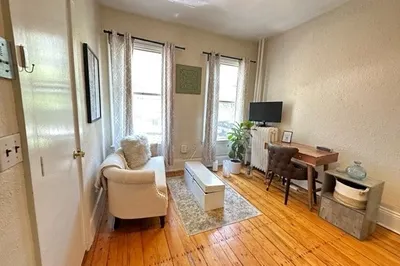 19 South Russell St #4 1