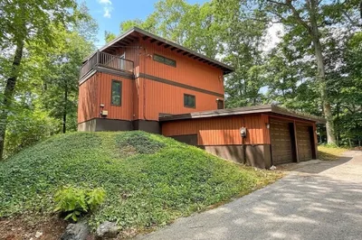223 Boston Post Rd 1
