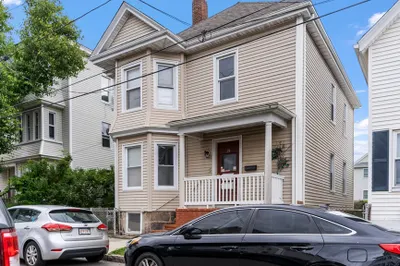24 Margin St
