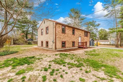 37 Annawon Dr