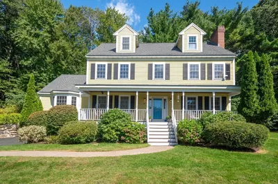 385 Middle Rd