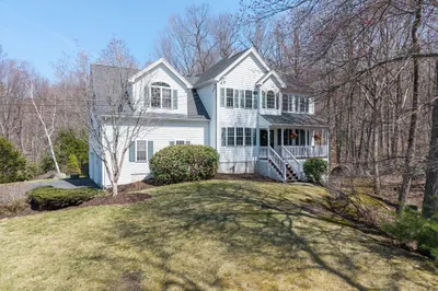 6 Field Pond Rd