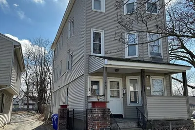 221-223 Quincy St 1