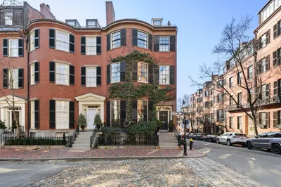 22 Louisburg Square 1